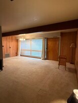 Building Photo - 1202 Parkway Dr