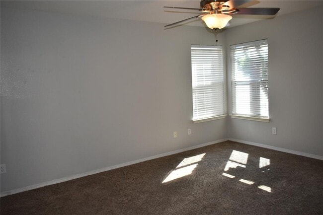 Building Photo - 504 Woodsorrel Way