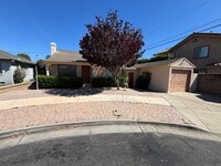 Building Photo - 214 S Bonita St