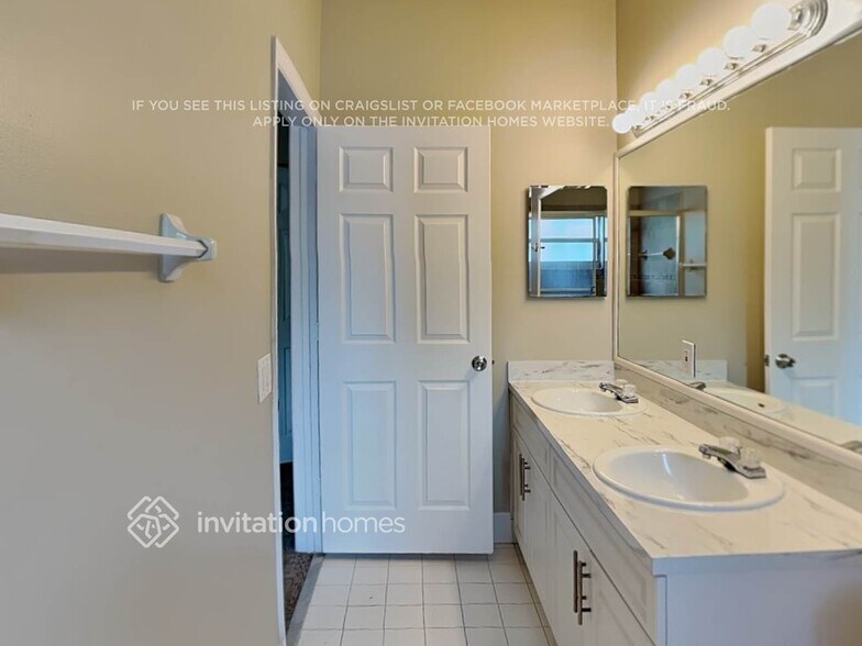 Building Photo - 4961 Pelican St