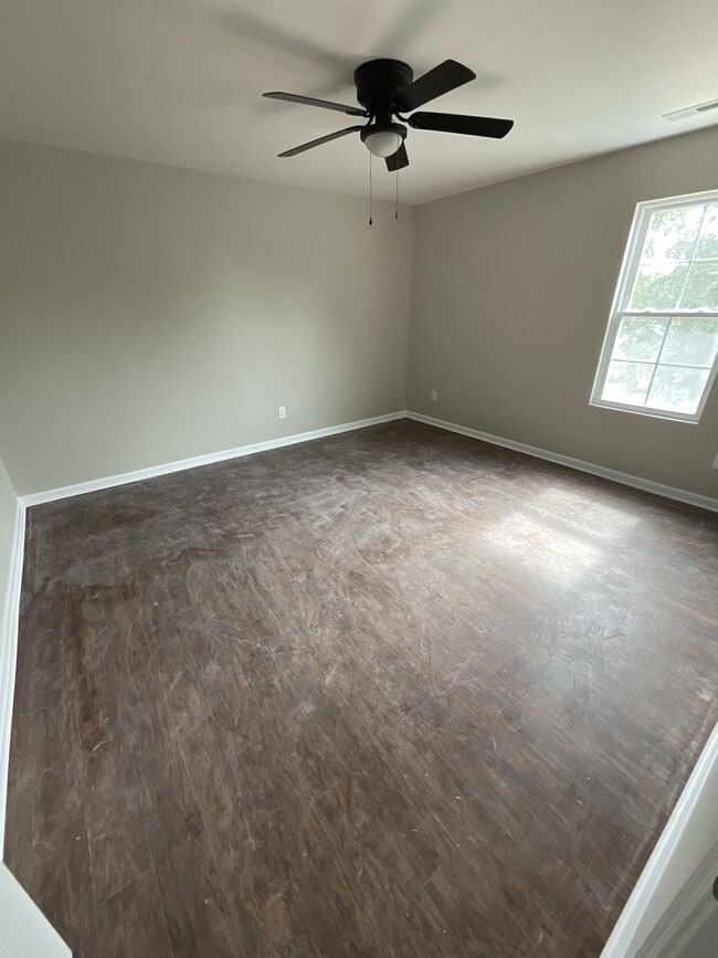 Building Photo - 1015 W C St