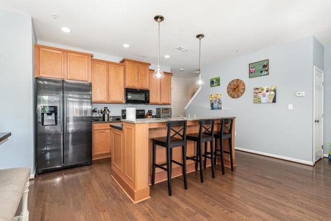 Building Photo - 3034 Meridian Cmns