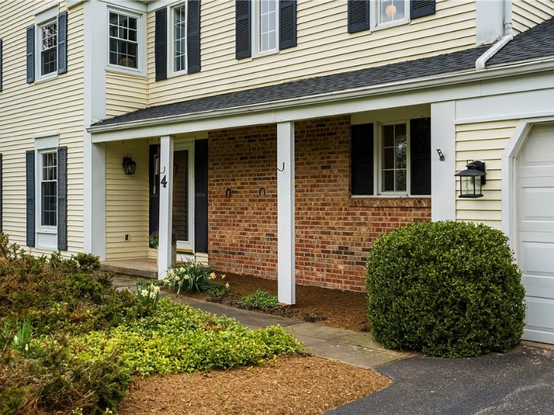 Building Photo - 4 Old Forge Ln