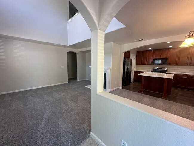 Building Photo - 1690 Spring Hill Dr