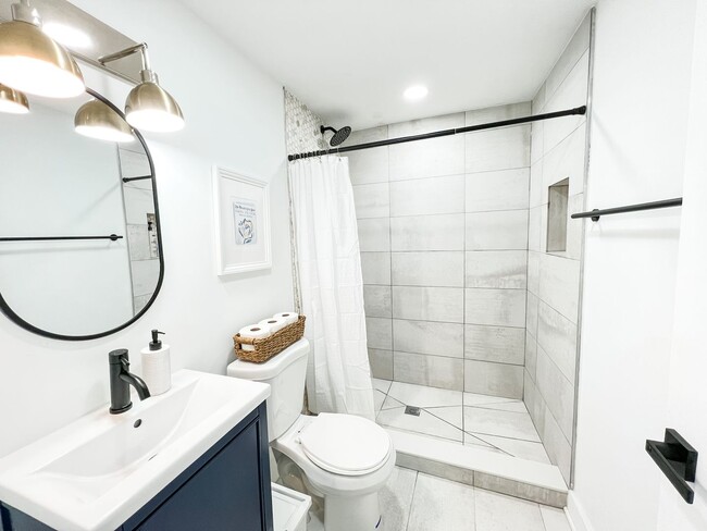 Building Photo - RENOVATED TOWNHOME WITH DECK BY METRO