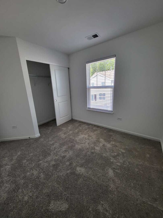 Building Photo - 588 Wolverine Dr