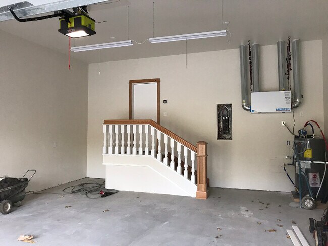 Building Photo - 1005 Chenowuth