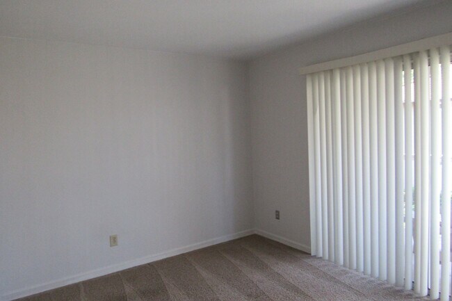 Building Photo - Well Kept 2 Bed/1 Bath Upstairs Condo in South Livermore