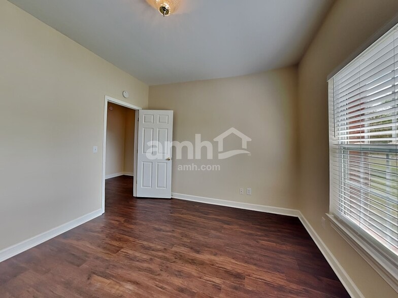 Building Photo - 1707 Arrowhead Dr