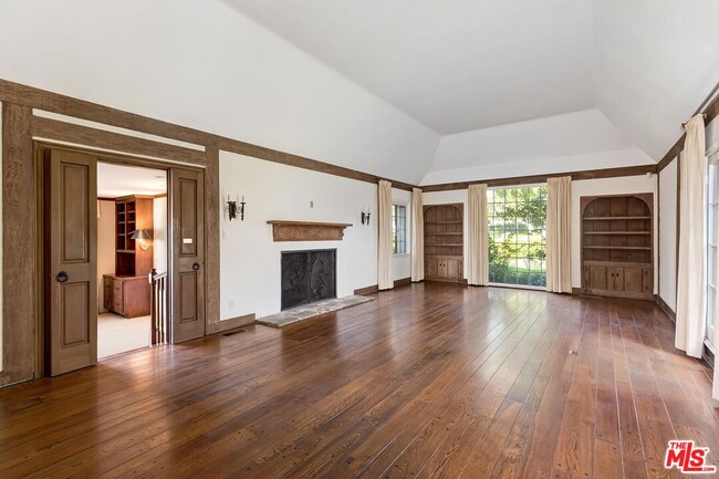 Building Photo - 201 Tavistock Ave