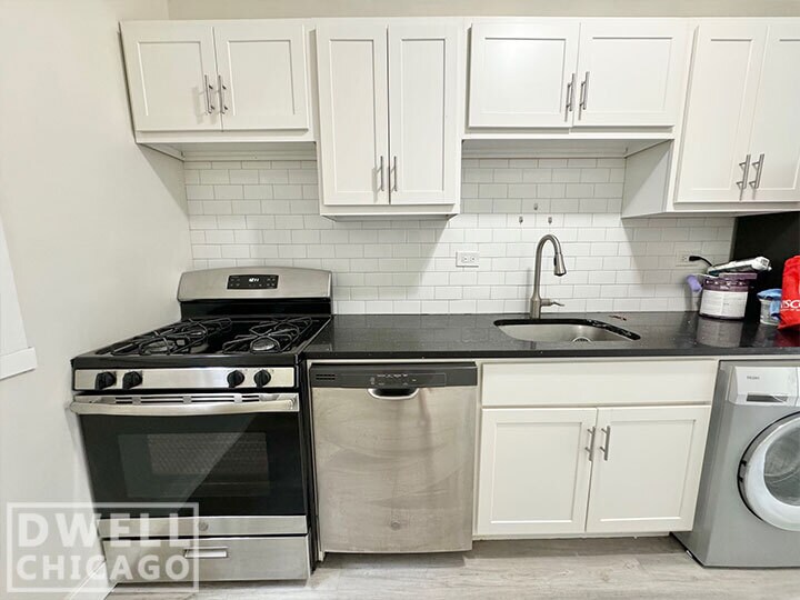 Building Photo - 4208 N Clark St