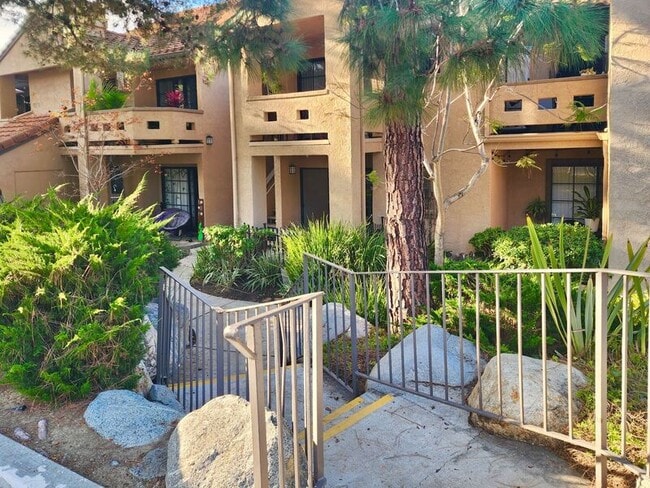 Building Photo - 1046 Calle Del Cerro