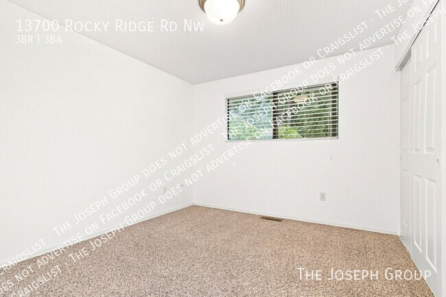 Building Photo - 13700 Rocky Ridge Rd NW