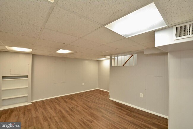 Building Photo - 115 33rd St NE