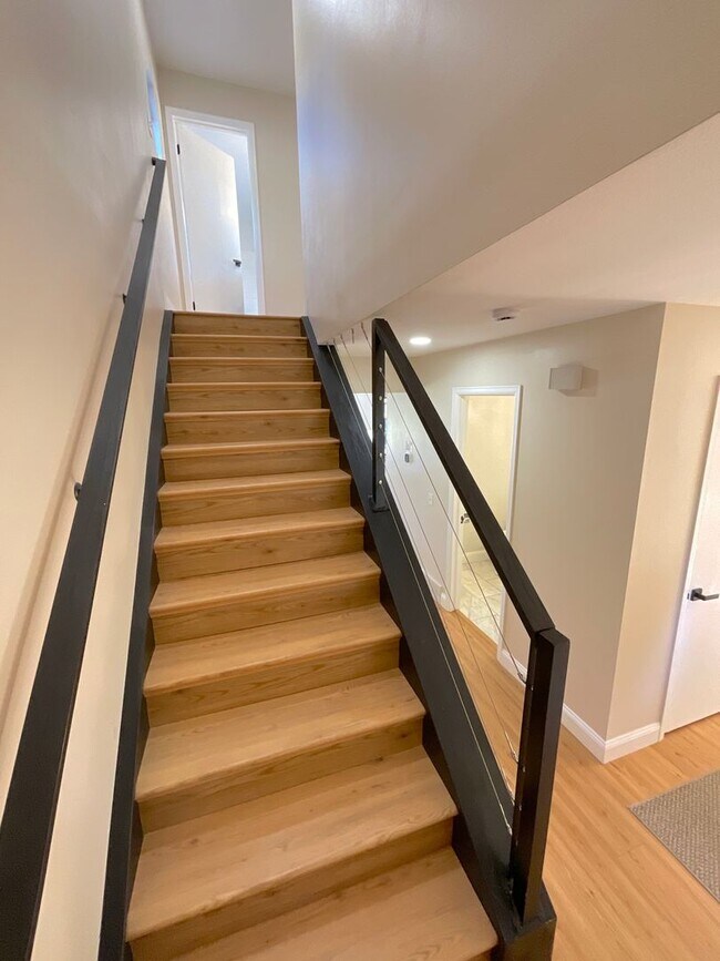 Building Photo - 4 Bedroom Home Available Near E Cheyenne M...
