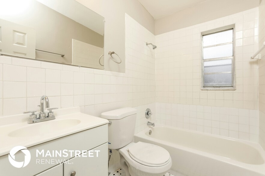 Building Photo - 5325 Bonnie Brae Cir