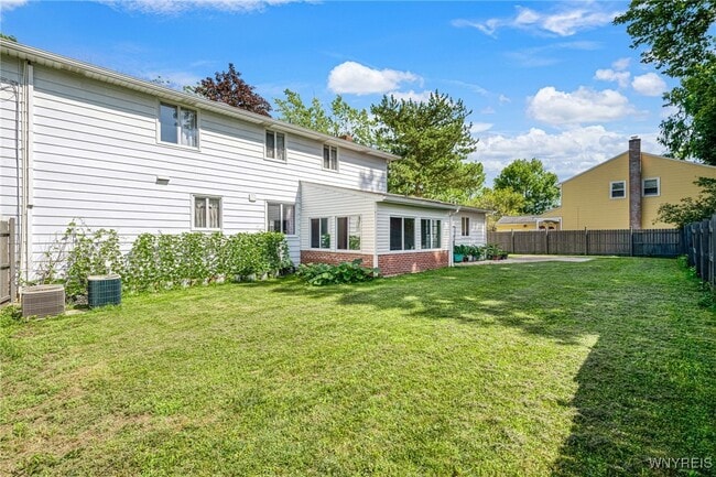 Building Photo - 71 Chaumont Dr