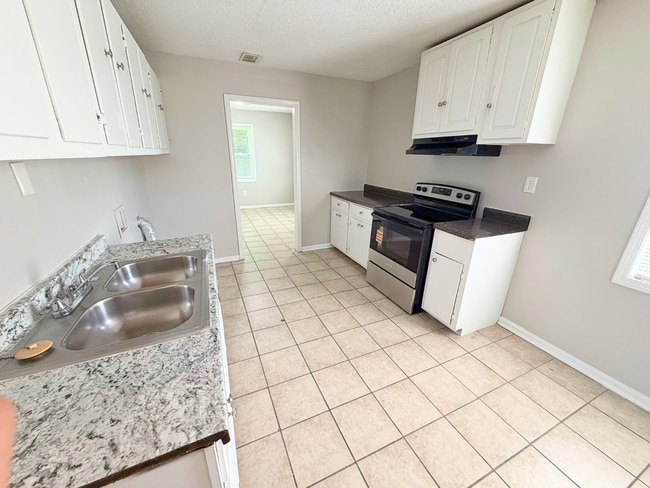 Building Photo - 1111 Canary Ln