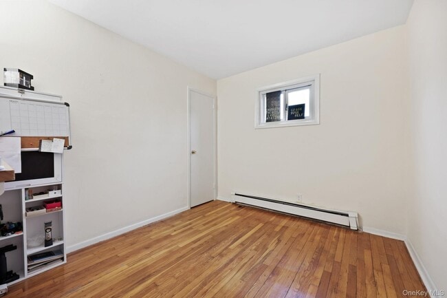 Building Photo - 2881 Meadowcrest Dr