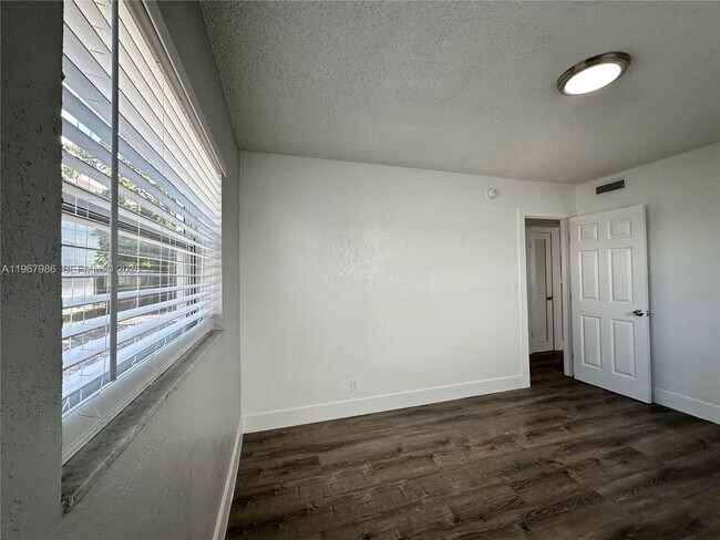 Building Photo - 3616 NE 11th Ave