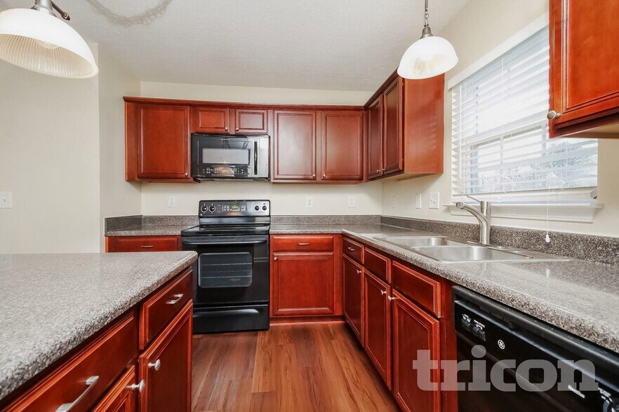 Building Photo - 3001 Deer Trail Dr