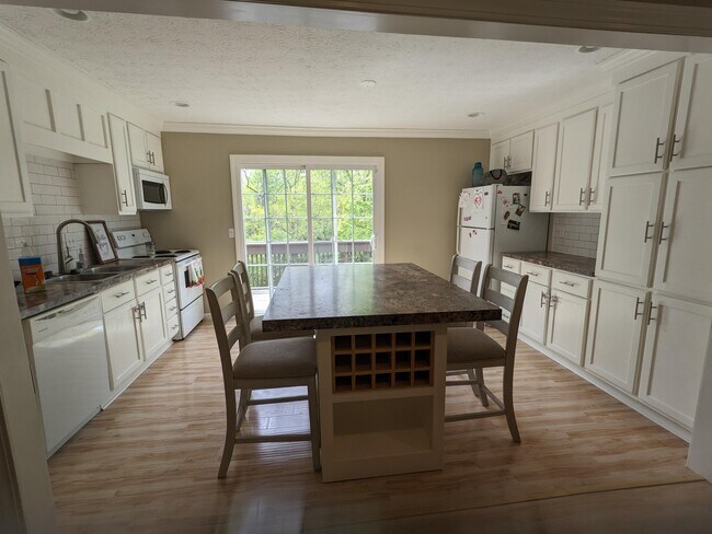 Building Photo - 428 Glenview Ct