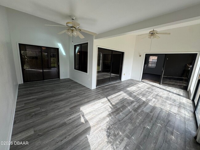 Building Photo - 1921 Sprucewood Way