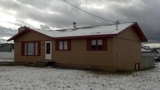 Building Photo - 4 - bedroom home close to Stateline