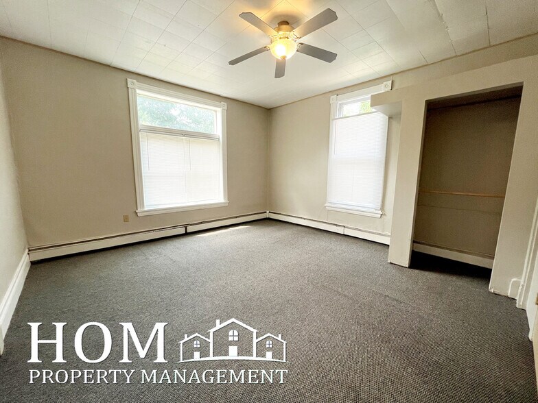 Building Photo - 229 Center St