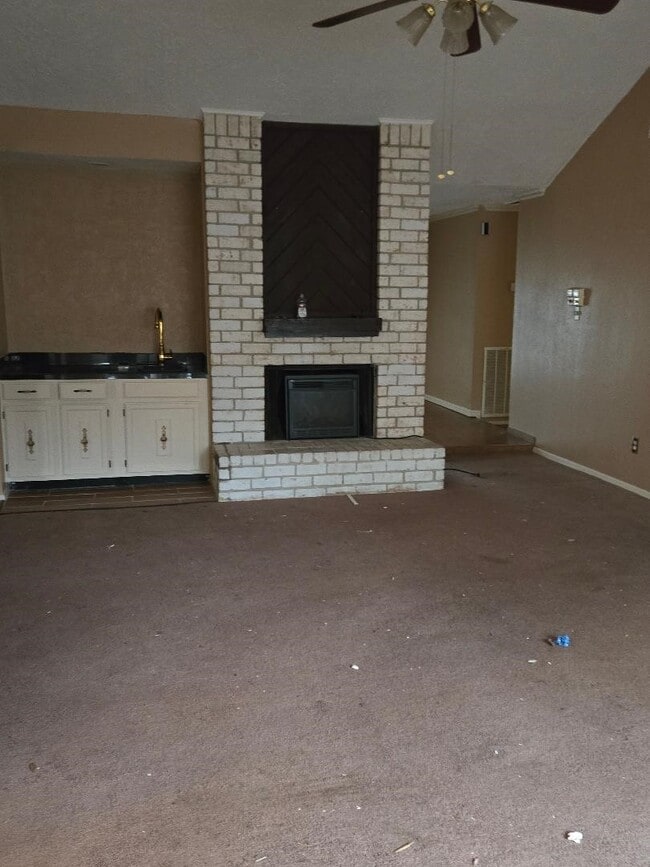 Building Photo - 8526 Quailcrest Dr