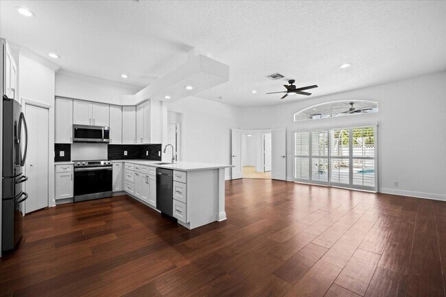Building Photo - 244 Clocktower Dr
