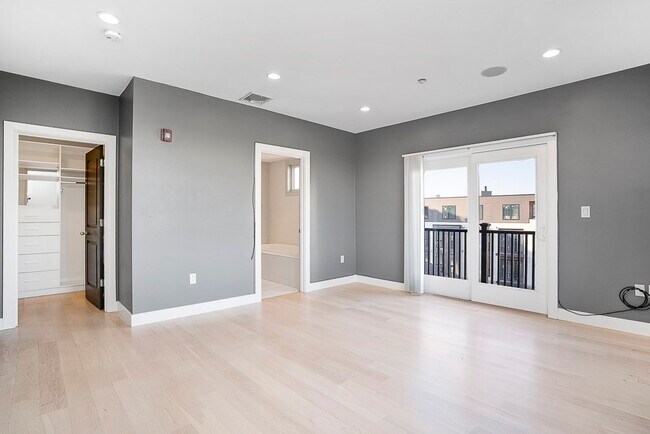 Building Photo - 45 Vinton St