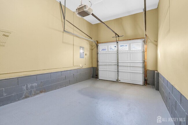 Building Photo - 356 Hawthorne Rd