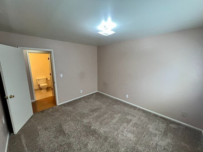 Building Photo - Three Bedroom Single Story SE Reno Home