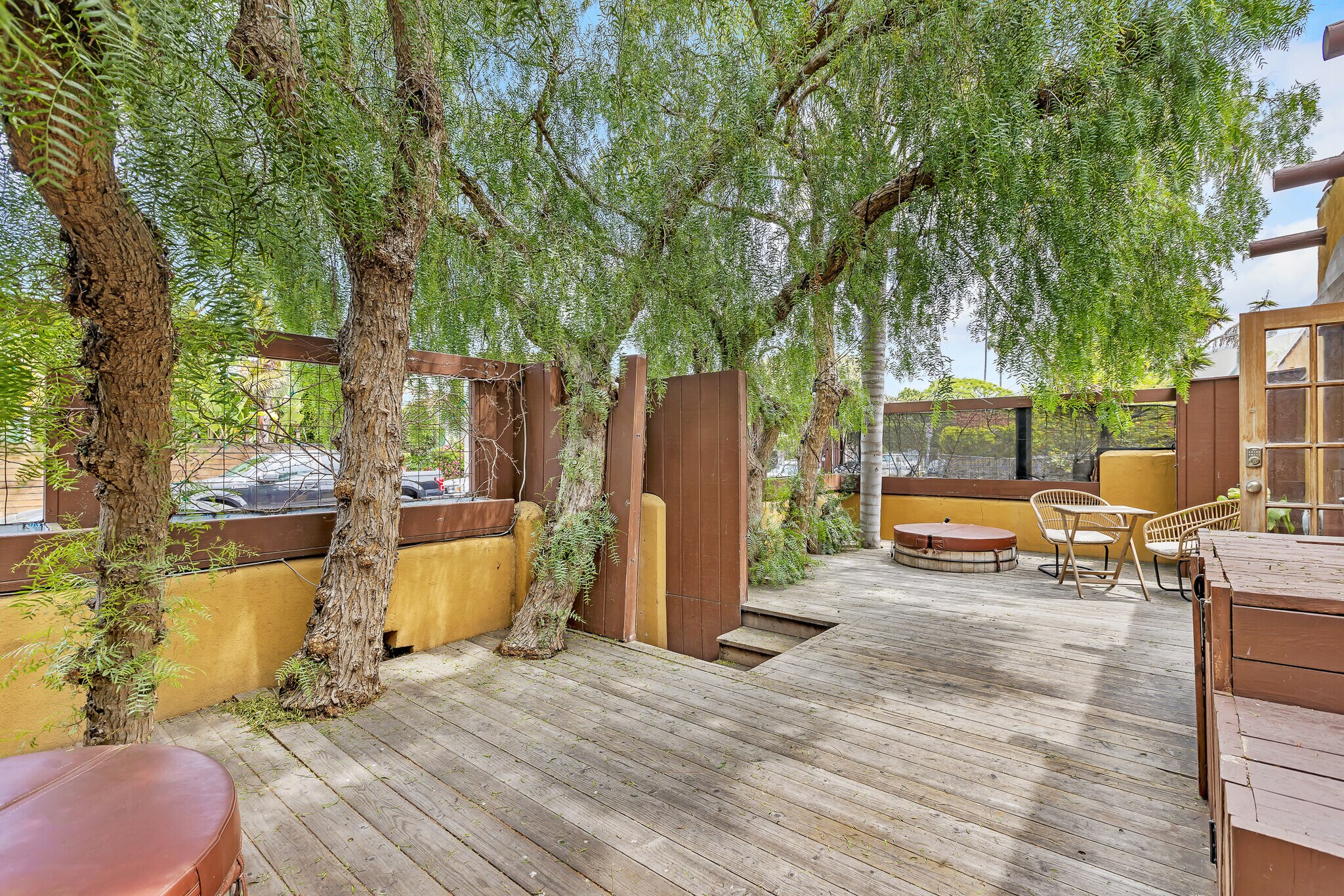 Private front deck - 718 Vernon Ave