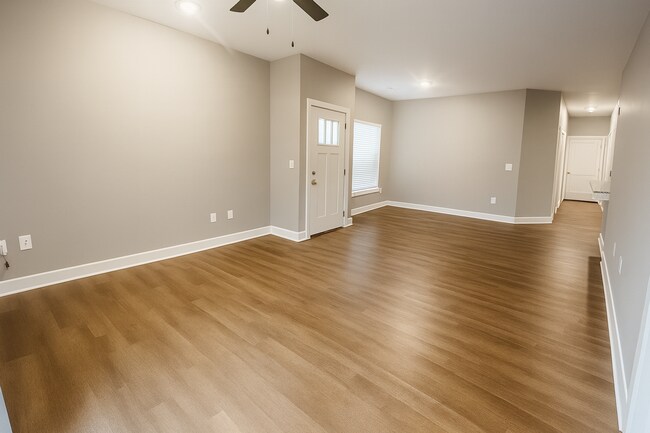 Building Photo - 12129/31 Cora