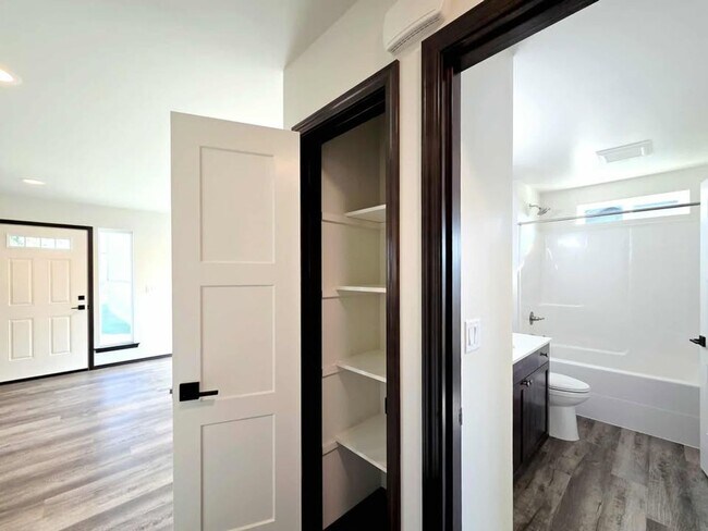 Building Photo - 1214 N Baker Ave