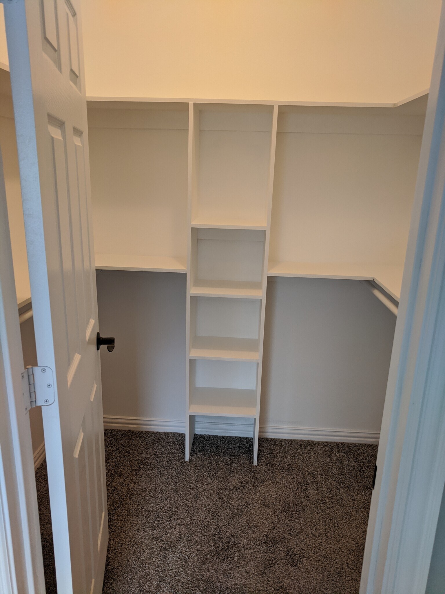 master closet - 1028 E Houston St