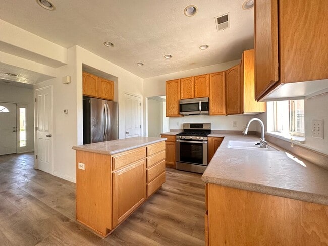 Building Photo - Great Lehi Home Now Available!