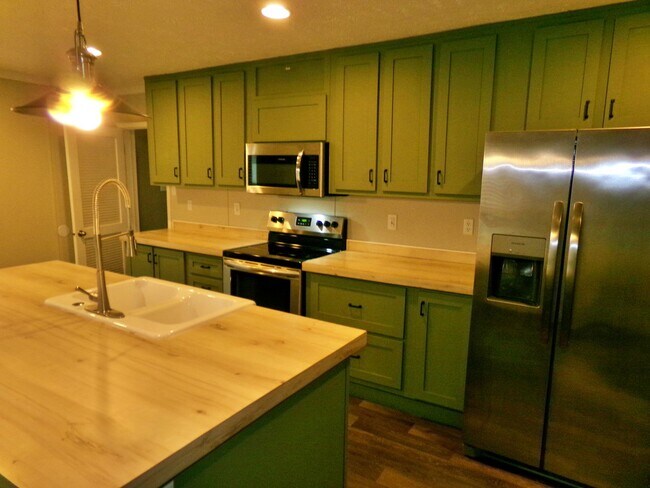 Building Photo - Country Living