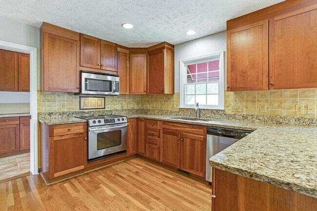 Building Photo - Coming Soon- 3 Bedroom and 2 Bath Home (Pe...