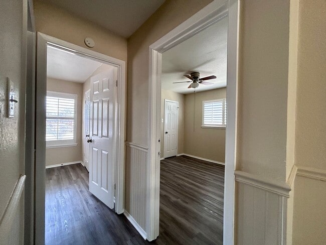 Building Photo - 906 Spring Tree St