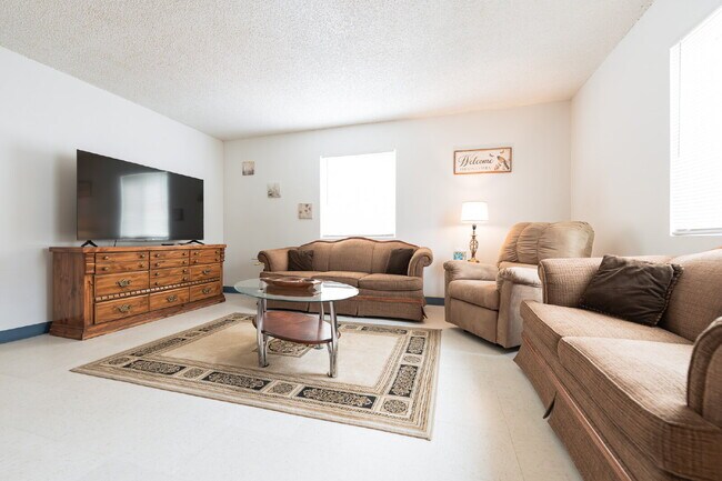 Building Photo - Executive Rental **Stylish & Fully Furnished 2-Bedroom in the Heart of Farmington – Flexible Leas...
