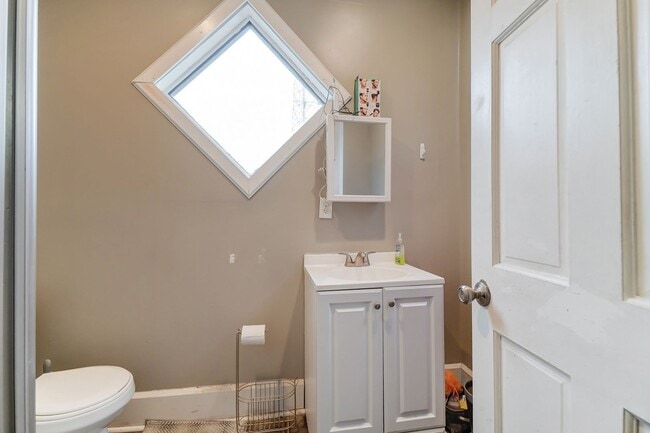 Building Photo - Large Clifton House For 2026-2027!