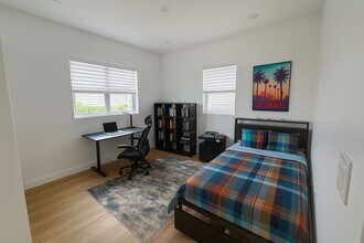 Building Photo - 1202 W 37th Dr