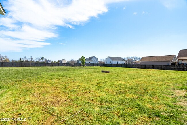 Building Photo - 101 E Point Estates Ct