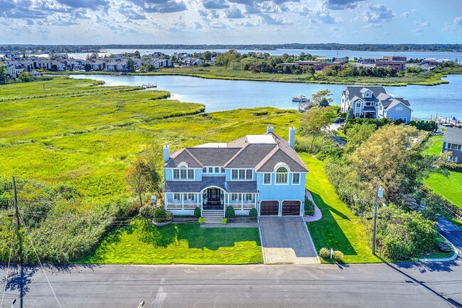 Building Photo - 30 Columbus Dr