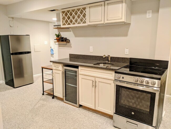 Building Photo - 627 Lamont St NW