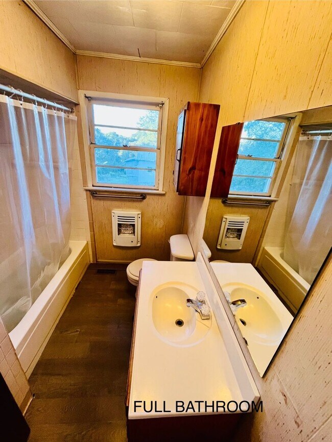 Building Photo - 1033 W 33rd St