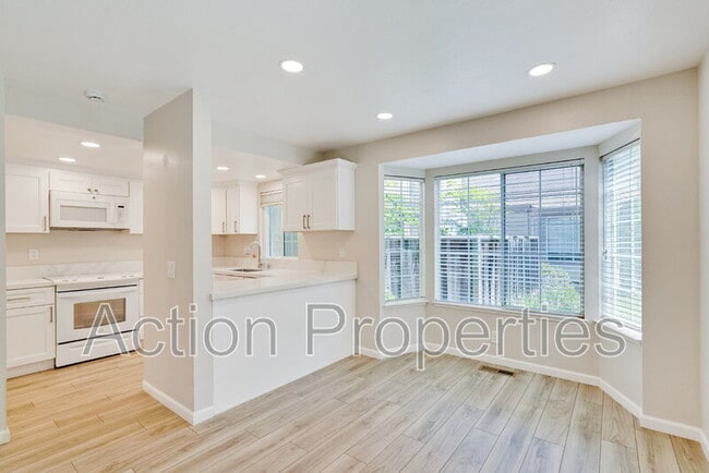 Building Photo - 2091 San Luis Ave